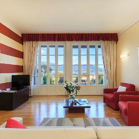 La Luna Nel Porto Stresa