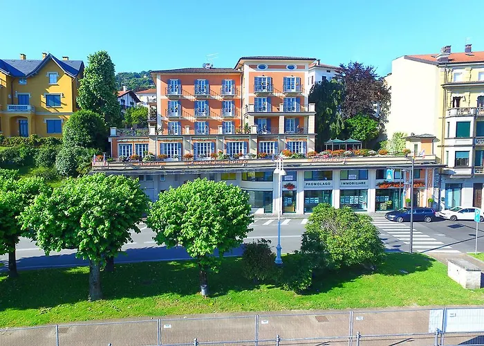 La Luna Nel Porto Stresa