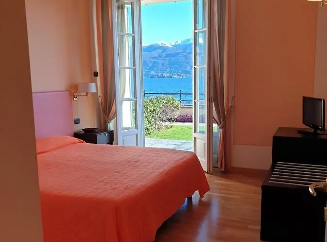 La Luna Nel Porto Stresa