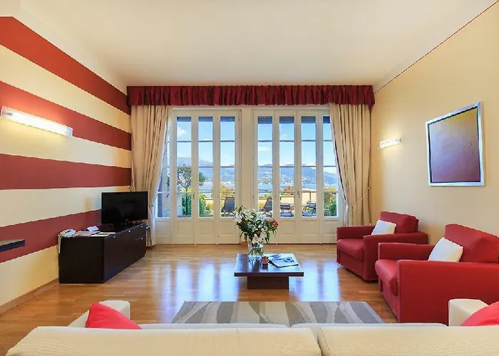 La Luna Nel Porto Stresa